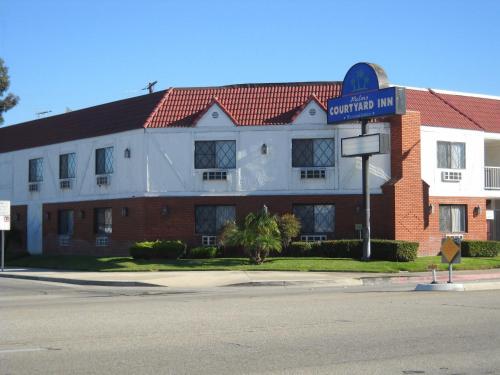 Palms Courtyard Inn – Westminster, CA