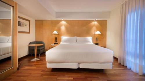 NH Paseo de la Habana near Santiago Bernabéu stadion