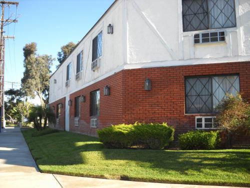 Palms Courtyard Inn – Westminster, CA
