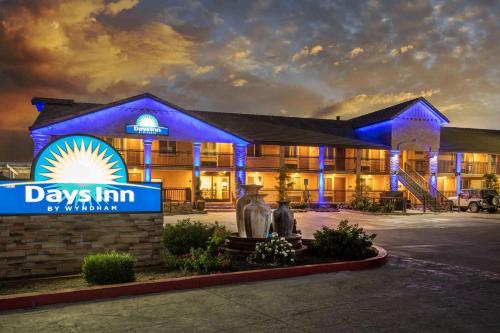 Days Inn by Wyndham Galt