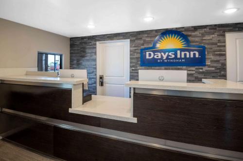 Lobby, Days Inn by Wyndham Galt in Galt (CA)