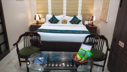 Deluxe Double or Twin Room image 10
