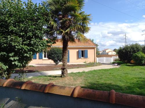 Nantes Aéroport 2-5 couchages-Parking-Jardin gîte à louer Château-Bougon