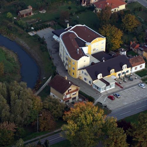 Hotel Villa Valpovo - Tap to explore photos