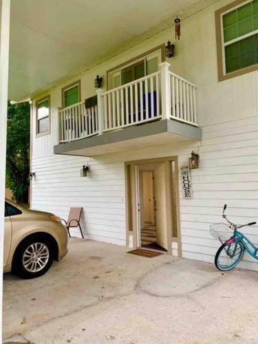 Tampa Lakehouse II 2 bedroom and 2 bathroom in Golfwood Estates