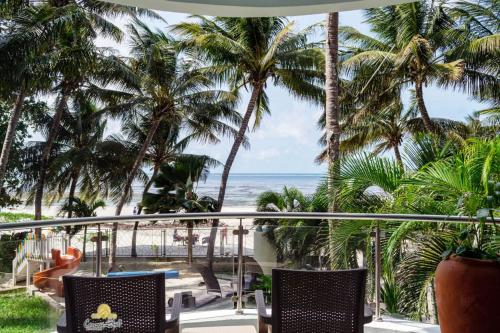 Rosy Sea Front Beach Condo, Bamburi