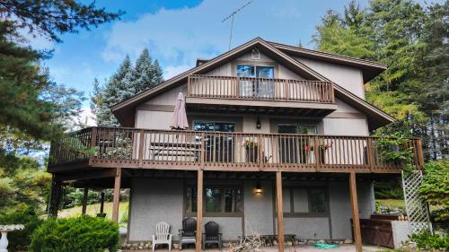 Spacious and Cozy Home in Boyne Falls - image 6