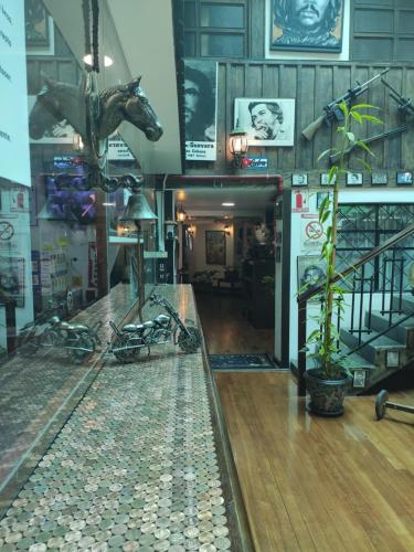 Hotel el Che No apto para corruptos in Azogues