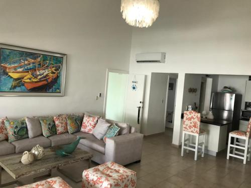 Sunny Confortable Apartment at the Caribe