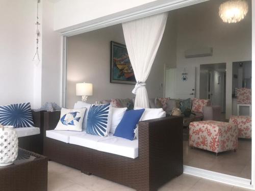 Sunny Confortable Apartment at the Caribe