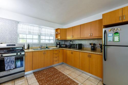 Rainforest Retreat 15 min from the beach - image 9