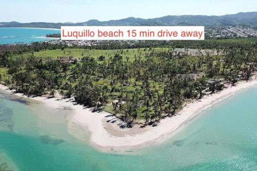 Huge Porch House in Rainforest 15 min from Beach in แคโรไลนา