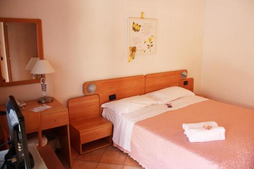 Double Room image 5