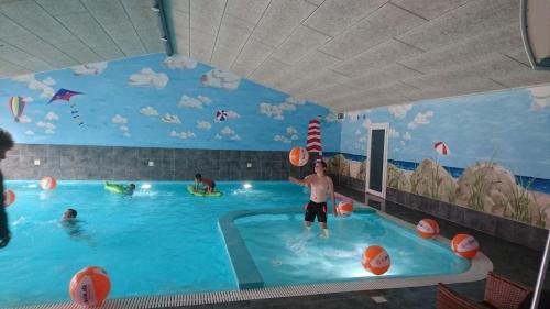 Swimming pool, Tornby Strand Camping Rooms in Hirtshals