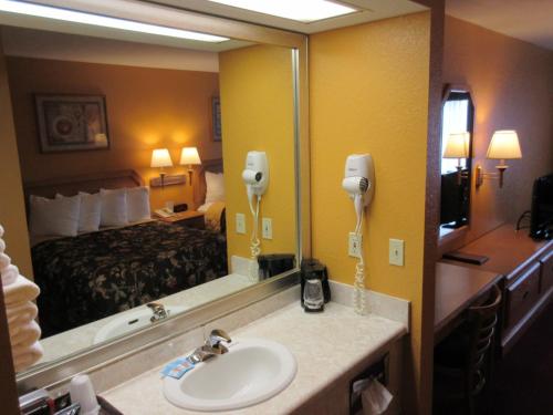 Parkfield Inn - Clinton - 화장실