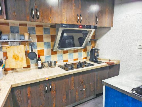 주방, 콤마 트레블 인터내셔널 유스 호텔 (Comma Travel International Youth Hotel) in 장자제 / 장가계