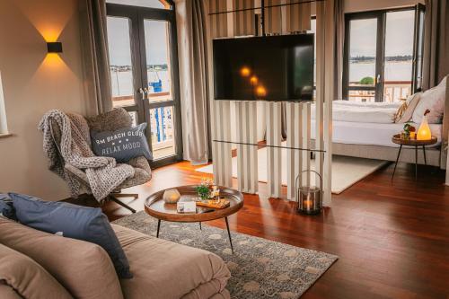 Apartment with Lake View