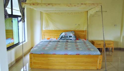 Fidos Guest House & Safaris