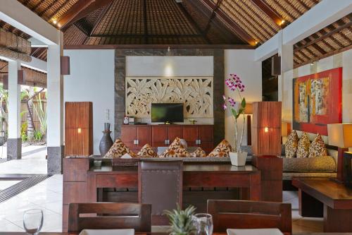 Three-Bedroom Villa with Private Pool image 9