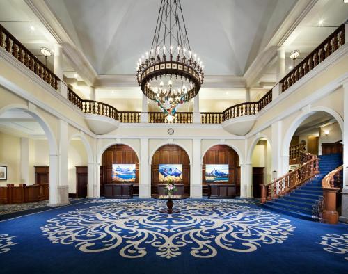 ล็อบบี้, แฟร์มอนต์ ชาโต เลค หลุยส์ (Fairmont Chateau Lake Louise) in เลกหลุยส์ (AB)