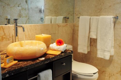 El Taj Oceanfront & Beachside Condo Hotel Room Type - Two Bedroom Premium Partial Sea View