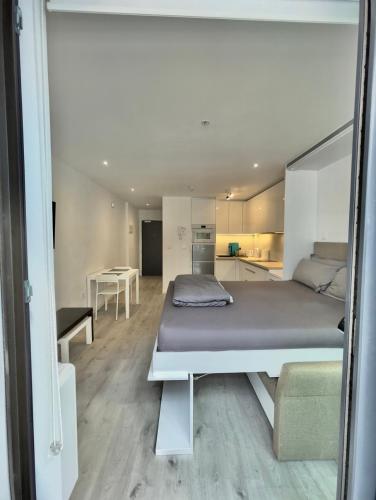 Holiday studio apartment near the beach and city centre in Gibraltar
