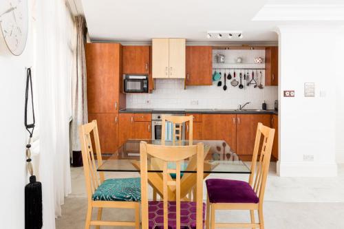 City Centre Penthouse - New Street - image 2