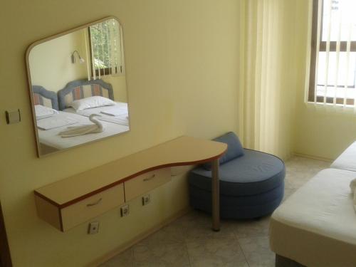 One-Bedroom Apartment with Street View (2 Adults + 2 Children) - Annex image 4