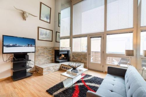 Roomy Condo with Free WiFi & Uncovered Parking in Vail, USA