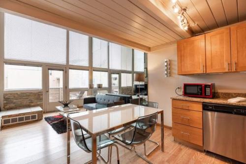 Roomy Condo with Free WiFi & Uncovered Parking in Vail, USA