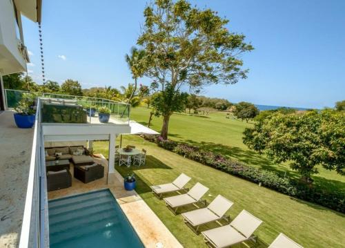 Luxury Villa with Swimming Pool View