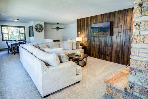 Geyser Getaway in West Yellowstone, USA