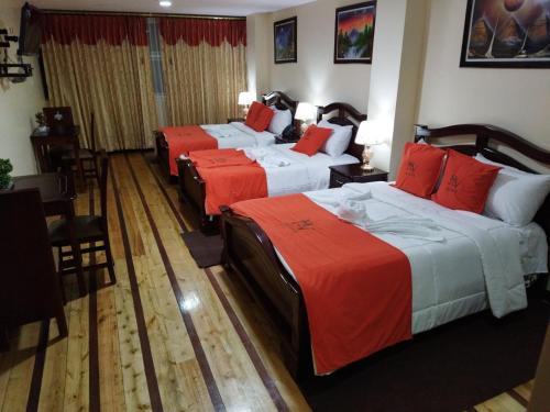 2 double beds, 1 twin bed