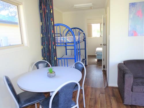 Moonta Bay Cabins - Cabin 4