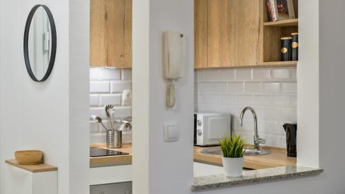 Stylish Flat with Fiber Internet & Free Parking