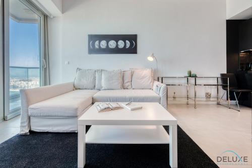 Luxe 1 BR at Ocean Heights Dubai Marina by Deluxe Holiday Homes