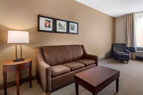 Comfort Inn & Suites