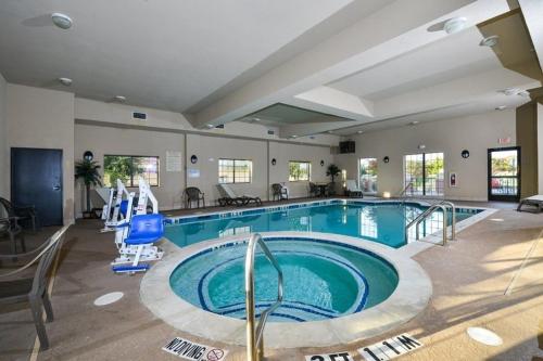 Best Western Plus Mansfield Inn & Suites in Mansfield