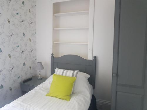 Single Room image 3