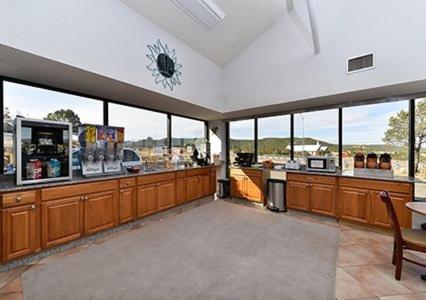 Budget Host – Trinidad, CO