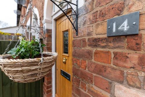 Besford Square, Shrewsbury Town