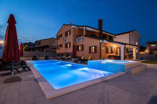 Luxury villa Hedone with pool & whirpool in Pula near the beach, Pula