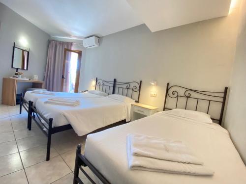 Louvre Hotel - main image