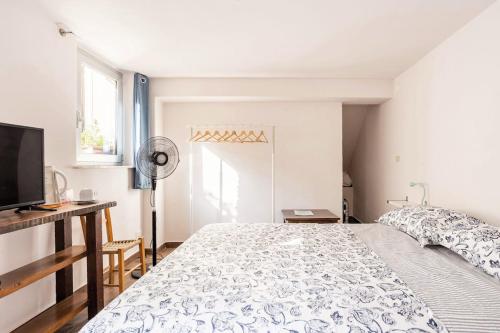  Home Rising Sun - Rooms with private bathrooms in Catania