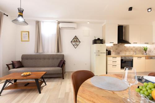 La Vista apartments with pool La Vista apartments with pool