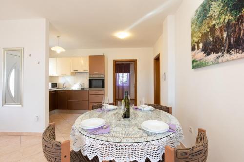 La Vista apartments with pool La Vista apartments with pool