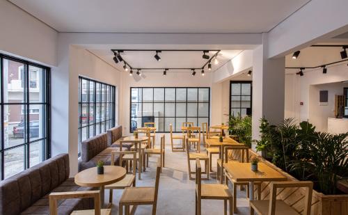 בר/טרקלין, Saint George Boutique Rooms in קומוטיני