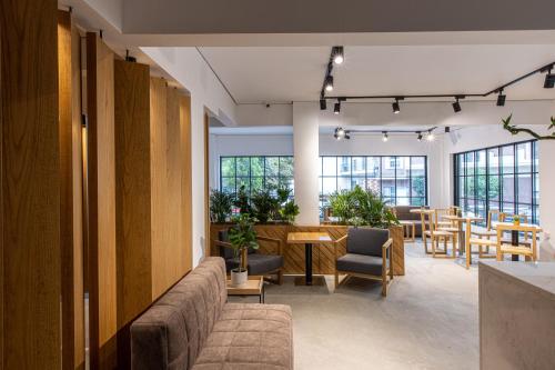 לובי, Saint George Boutique Rooms in קומוטיני