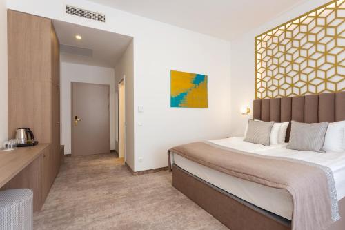 Mera Hotel - image 11