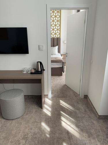 Mera Hotel - image 14
